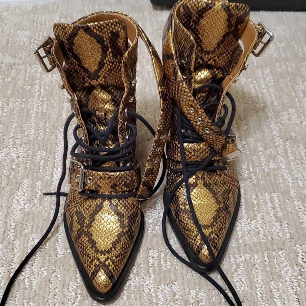 Chloe rylee boot
